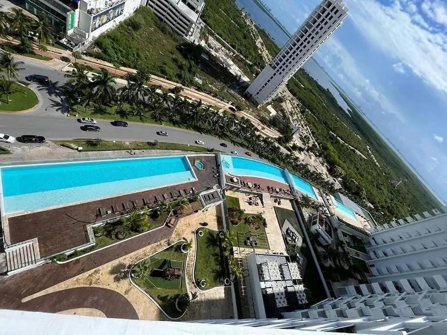 Amazing View 2 Bedroom Apto,5 Min To Hz,Malldownstairs Ny1601 Cancun Apartment